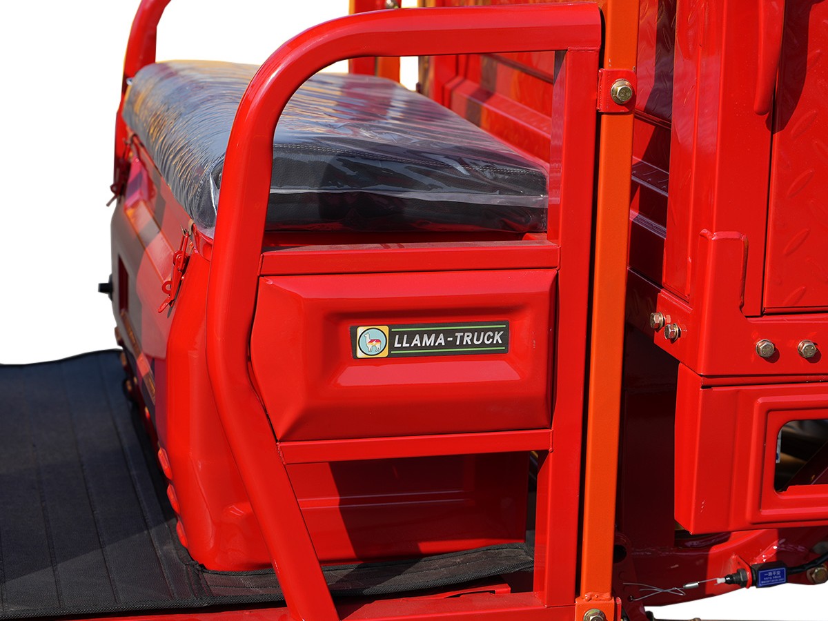 LLAMA Truck Vector (Built in USA)
